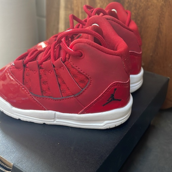 Air Jordan Max Aura (University Red), TD Size 5C - Picture 11 of 12